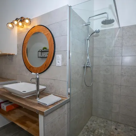Moderne, Calme & Piscine Aigueze